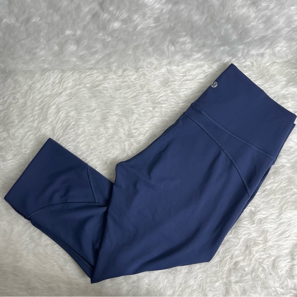 lululemon athletica Pants - lululemon blue capri leggings cropped size 10